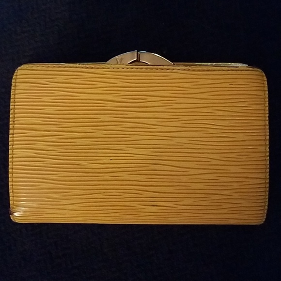 LV Epi Wallet - Picture 2 of 8